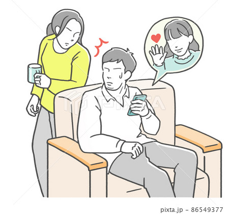 妻にスマホを覗き込まれ慌てる夫 妻にスマホを覗き込まれ慌てる夫 86549377
