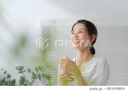 ペットボトル 女性 水分補給 ペットボトル 女性 水分補給 86549864