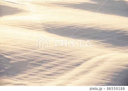 背景素材 雪原に朝光が差し込む風景 テクスチャ 背景素材 雪原に朝光が差し込む風景 テクスチャ 86550188
