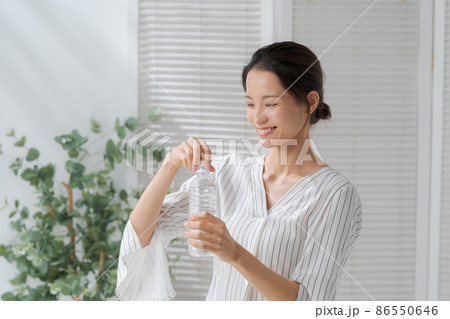 水分補給 女性 30代 水分補給 女性 30代 86550646