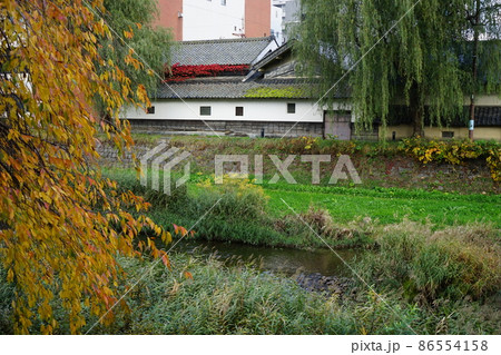 秋の盛岡 清流中津川 86554158