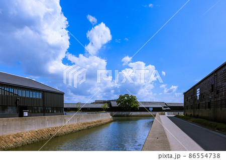 半田運河と黒壁蔵の風景 愛知県半田市 半田運河と黒壁蔵の風景 愛知県半田市 86554738