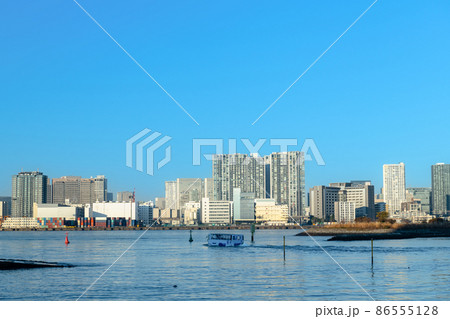 お台場海浜公園と水陸両用バス 86555128