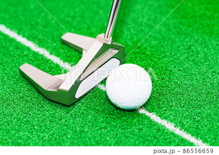 パター　パターマット　パッティング　【 ゴルフ の イメージ】 86556659