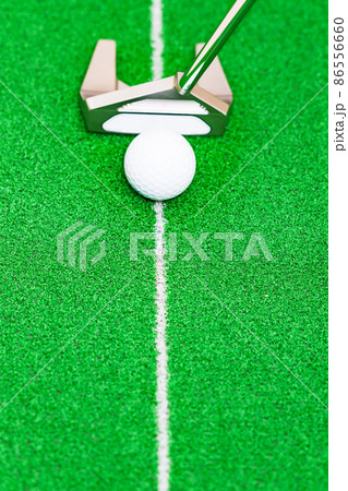 パター　パターマット　パッティング　【 ゴルフ の イメージ】 86556660