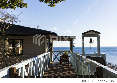 伊豆半島の景勝地の神奈川県足柄下郡真鶴町の真鶴半島の冬(番場浦) 伊豆半島の景勝地の神奈川県足柄下郡真鶴町の真鶴半島の冬(番場浦) 86557195