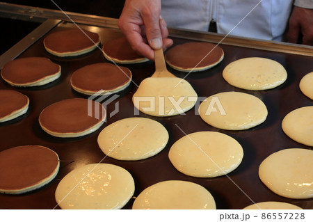 どら焼き　どら焼きの皮　パンケーキ　和風 86557228