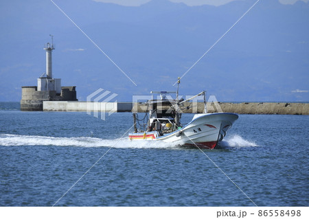 大牟田市 三池港 帰港する漁船、 大牟田市 三池港 帰港する漁船、 86558498
