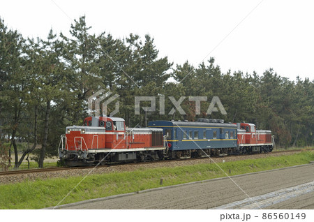 氷見線　鳥尾－雨晴　JR西日本　DE10-1116＋マヤ34-2005＋DE10-1541 86560149
