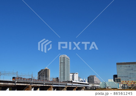 冬の多摩川河川敷 東京 冬の多摩川河川敷 東京 86561245