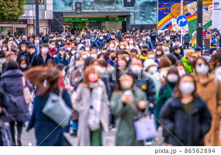 日本の東京都市景観 8万9145人全国・重症者1134人。東京1万7526人日曜最多…＝6日、渋谷 86562894