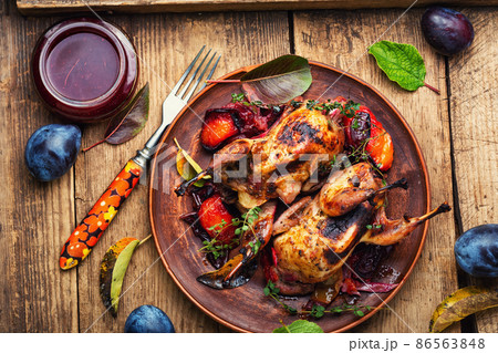 Fried quails on the plate Fried quails on the plate 86563848