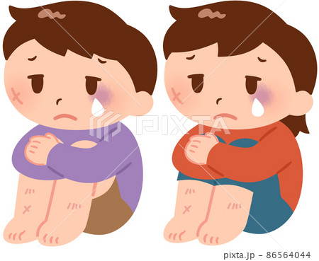 膝を抱える男の子と女の子(怪我) 86564044