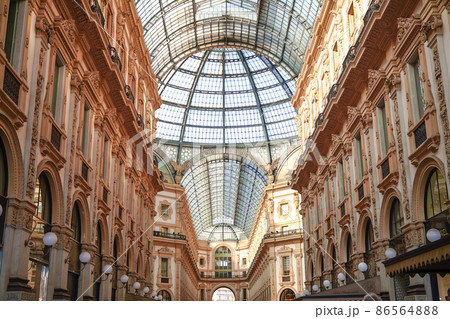イタリア、ミラノにあるヴィットリオ・エマヌエーレ2世のガッレリア イタリア、ミラノにあるヴィットリオ・エマヌエーレ2世のガッレリア 86564888