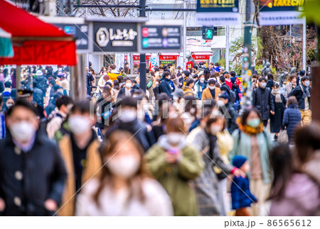 日本の東京都市景観 8万9145人全国・重症者1134人。東京1万7526人…子供のマスクは…＝6日 86565612