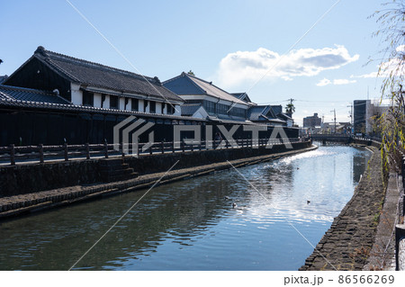 栃木県栃木市 巴波川と古い土蔵 (1月) 栃木県栃木市 巴波川と古い土蔵 (1月) 86566269
