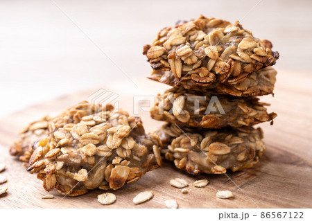 バナナとオートミールのクッキー バナナとオートミールのクッキー 86567122