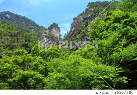 【山梨県】新緑の覚円峰（昇仙峡） 86567286