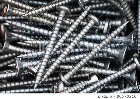 Close up of a pile of multipurpose metal screws 86570816