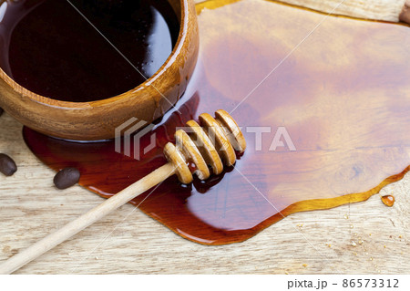fresh bee honey poured on a board fresh bee honey poured on a board 86573312