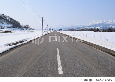 雪国の道路 山形県庄内 雪国の道路 山形県庄内 86573785