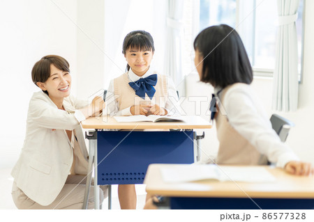 授業 学校 女子中学生 撮影協力:中央工学校附属日本語学校 授業 学校 女子中学生 撮影協力:中央工学校附属日本語学校 86577328
