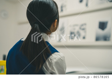 美大予備校に通う高校生 86578165