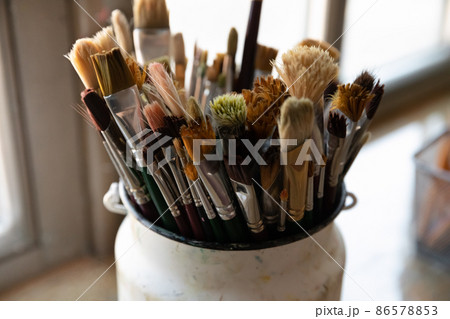 Bunch of paint brushes in metal bucket close up 86578853