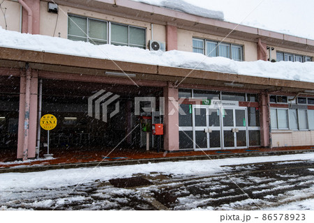 石打駅（新潟県南魚沼市・冬積雪有） 86578923