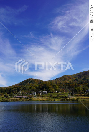 長野県秋の塩の道ウオーキングに行って来ました。素晴らしい湖がありました。（信州大町の中綱湖周辺） 86579457