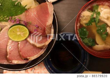 寒ブリ炭焼き炙り丼（青森県） 86579920