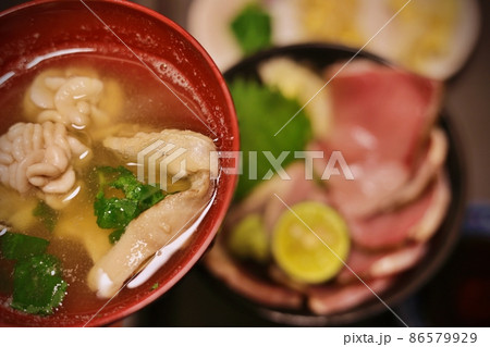 たら汁と寒ブリ炙り丼（青森県） 86579929