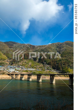 雪降る浅尾沈下橋 雪降る浅尾沈下橋 86580793