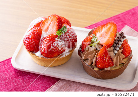 イチゴタルト　テーブルフォト 86582471