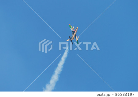 UAE空軍アクロバットチーム「アル・フルサン」ソロ上昇 UAE空軍アクロバットチーム「アル・フルサン」ソロ上昇 86583197