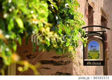 フランス・オクシタニーの美しい村・コンクの一角 86583372