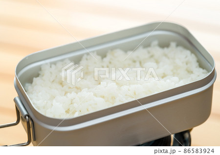 メスティンとカレー 86583924