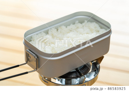 メスティンとカレー 86583925