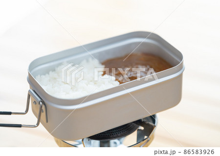 メスティンとカレー 86583926