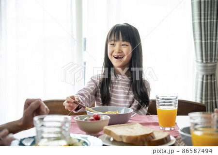 朝食の時間 朝食の時間 86587494