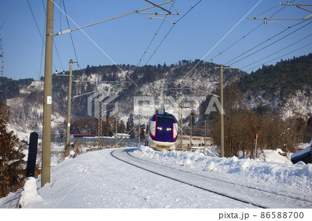 冬の山形新幹線”つばさ号” 86588700