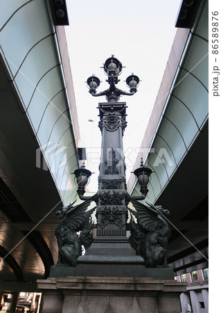 日本橋に住む二頭の麒麟は翼を広げ何時でも飛び立とうとしているように、まるで日本を守り続けているようで 86589876