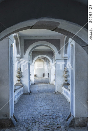 Public passage through castle in Cesky Krumlov Public passage through castle in Cesky Krumlov 86592428