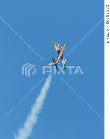 UAE空軍アクロバットチーム「アル・フルサン」ソロ上昇 86592573