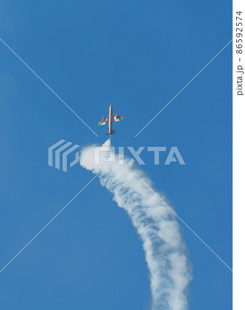 UAE空軍アクロバットチーム「アル・フルサン」ソロ上昇 UAE空軍アクロバットチーム「アル・フルサン」ソロ上昇 86592574