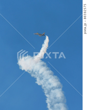 UAE空軍アクロバットチーム「アル・フルサン」ソロ上昇 UAE空軍アクロバットチーム「アル・フルサン」ソロ上昇 86592575