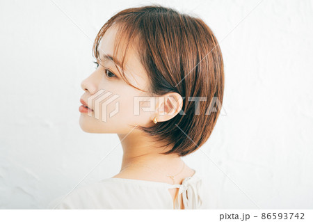 若い女性のヘアスタイル、ビューティーイメージ 86593742