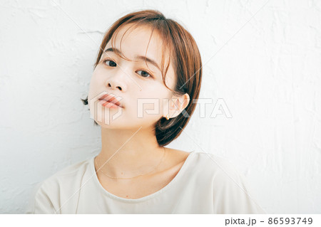 若い女性のヘアスタイル、ビューティーイメージ 86593749