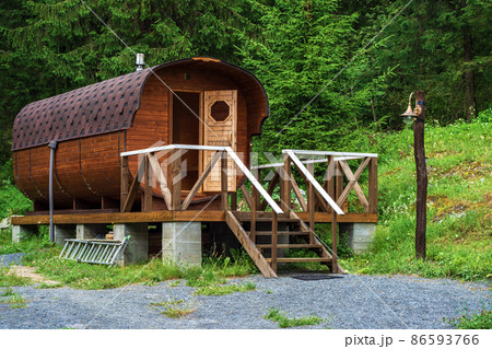 Bathhouse in the form of a barrel. 86593766