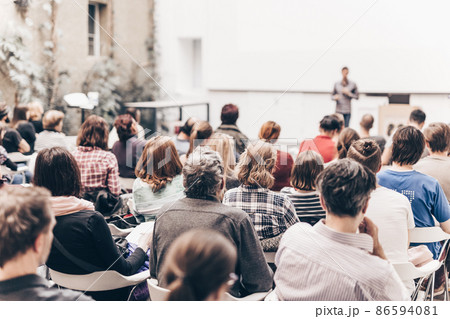 Man giving presentation in lecture hall at university. 86594081